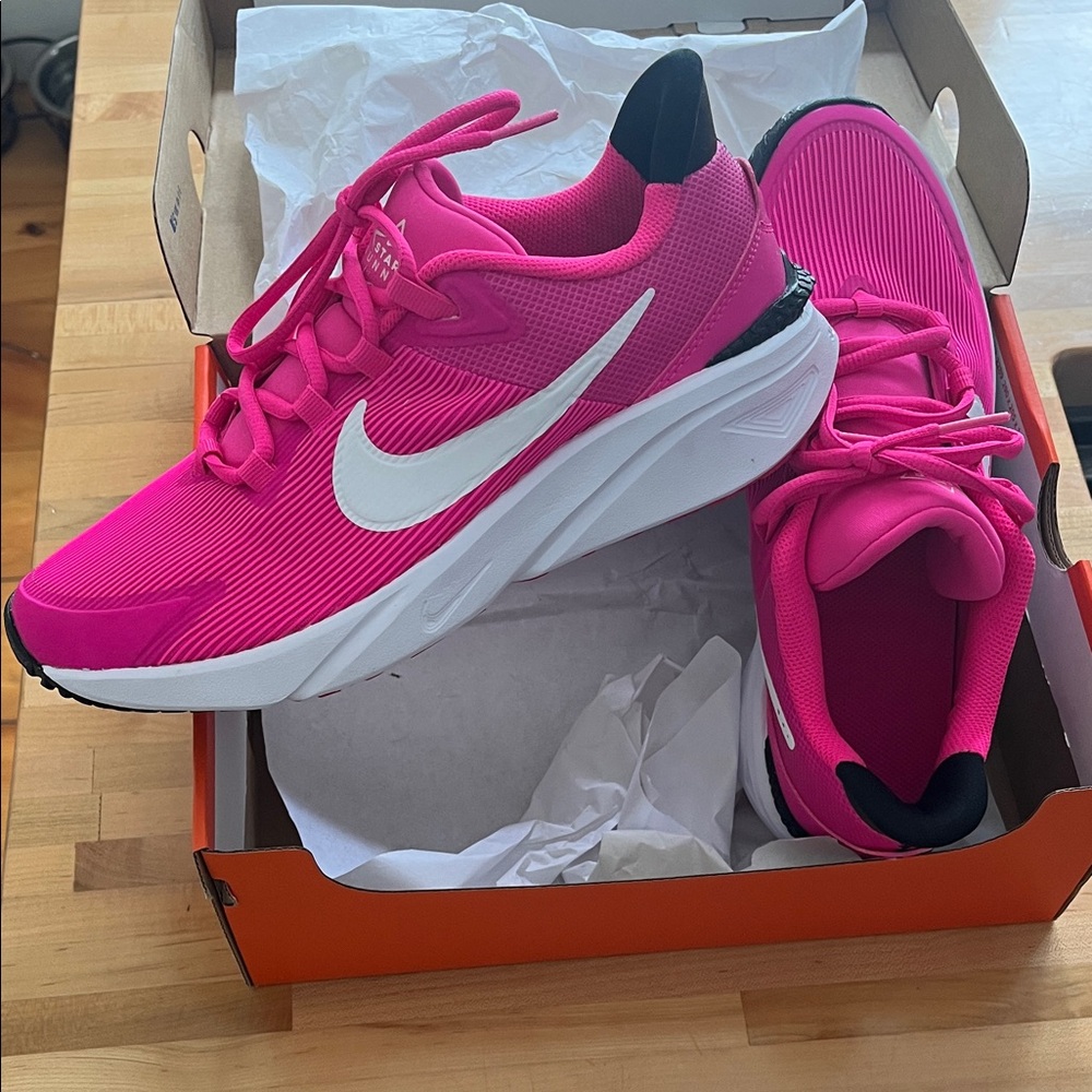 Nike star runner 4 pink 6.5 youth